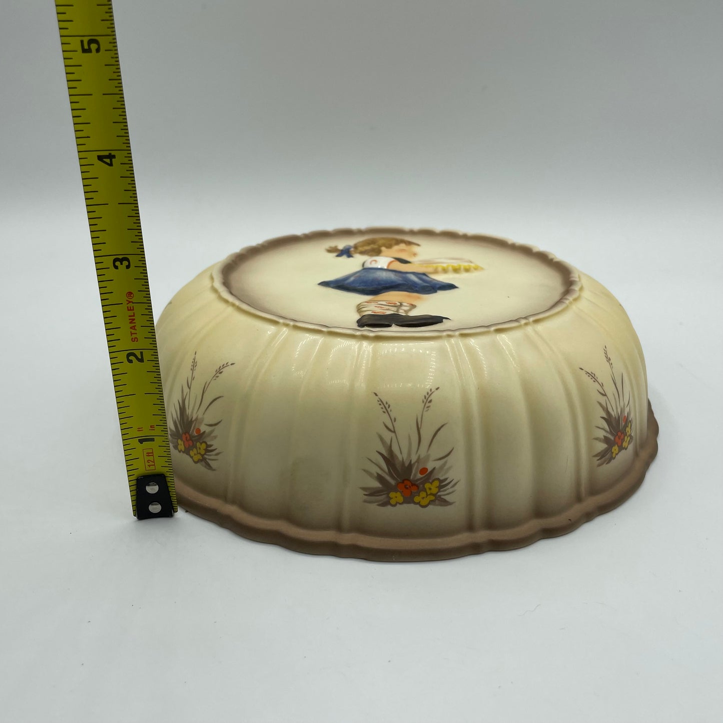 Goebel M.J.Hummel "Sweet As Can Be" Kitchen Baking Mold Round