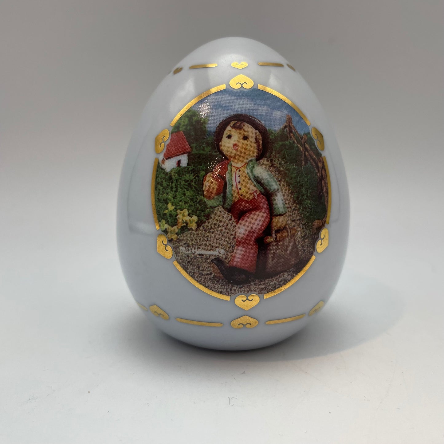 M.J. Hummel Porcelain Egg "Merry Wanderer" 1993 Danbury Mint