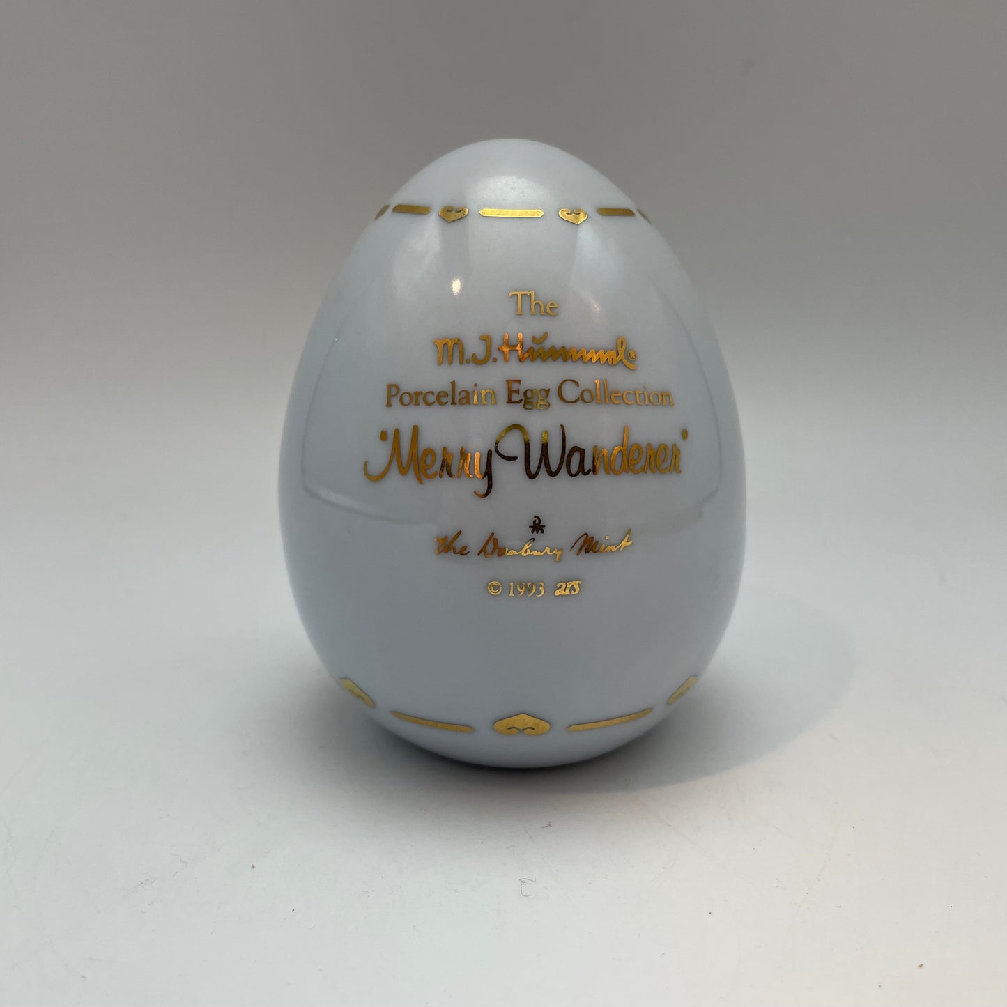 M.J. Hummel Porcelain Egg "Merry Wanderer" 1993 Danbury Mint