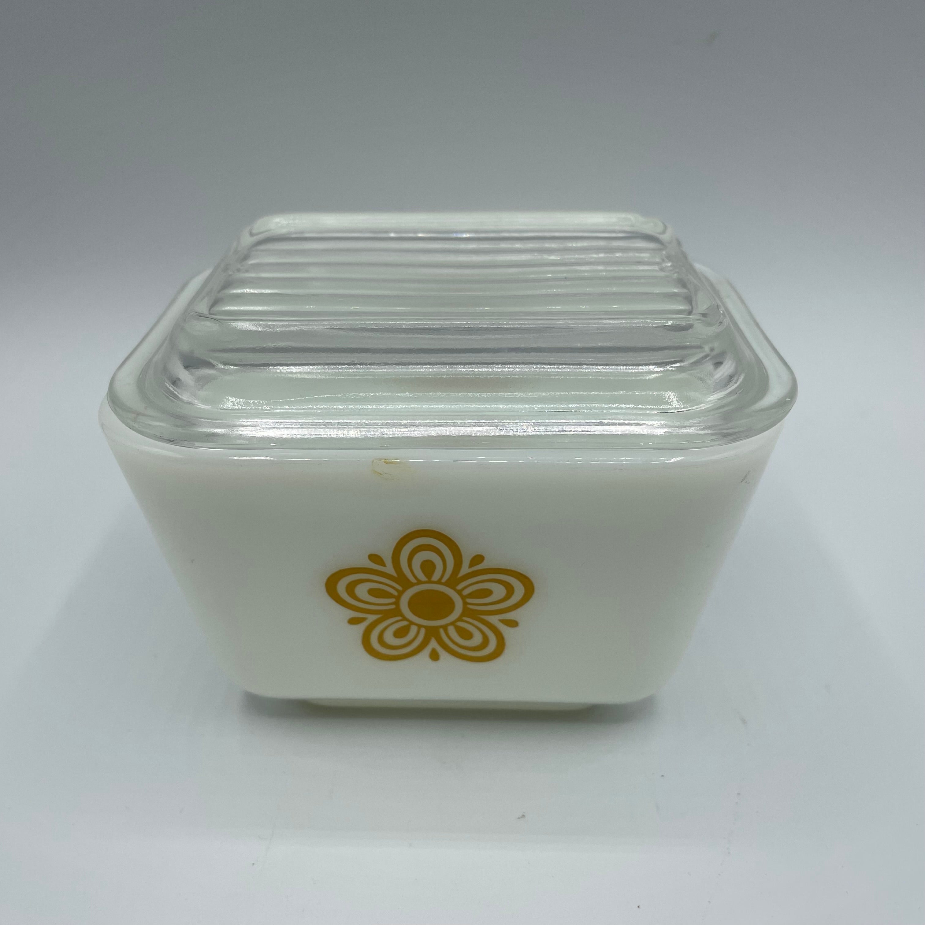 Pyrex butterfly gold hot sale refrigerator set